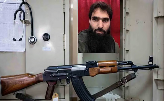 300 കിലോ ആര്‍ഡിഎക്‌സ്, എകെ 47, വെടിക്കോപ്പുകള്‍; ഡല്‍ഹിക്ക് സമീപം പിടിച്ചെടുത്തത് വന്‍ സ്‌ഫോടകശേഖരം, സൂക്ഷിച്ചത് ആശുപത്രിയില്‍, രണ്ട് ഡോക്ടര്‍മാരും പിടിയില്‍