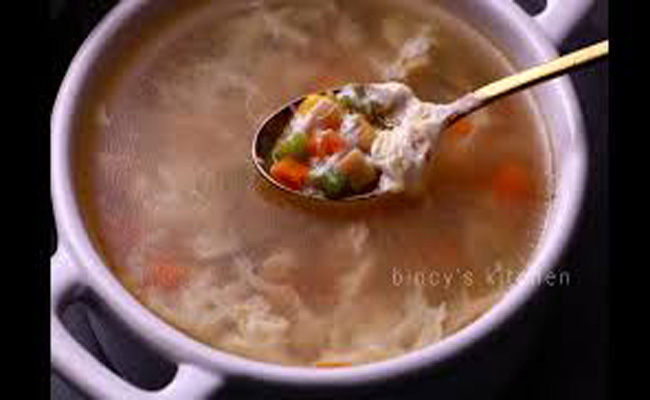 ചൂടുവെള്ളം മുതൽ ചിക്കൻ സൂപ്പ് വരെ; ജലദോഷത്തെ പമ്പ കടത്താൻ ചില പൊടിക്കൈകൾ