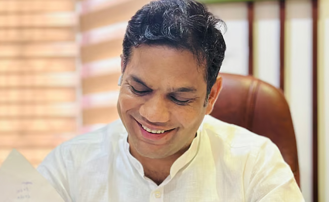 ഡിജിറ്റൽ മീഡിയ ഇനി മുതൽ ‘സോഷ്യൽ മീഡിയ സെൽ’; ബൽറാമിനെ മാറ്റി, ഹൈബിക്ക് ചുമതല