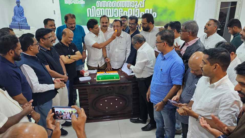 യുഡിഫ് ചരിത്ര വിജയം: ആഘോഷിച്ച് റിയാദ് ഓ ഐ സി സി