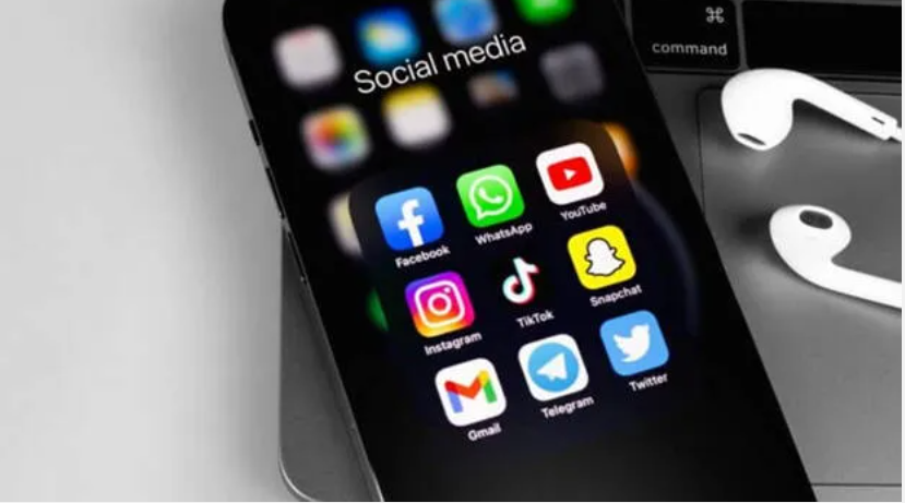 16 വയസിന് താഴെയുള്ളവർക്ക് സോഷ്യൽ മീഡിയയിൽ നിരോധനം,​ തിരിച്ചടിയാകുന്നത് കണ്ടന്റ് ക്രിയേറ്റേഴ്‌സിന്