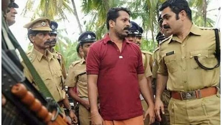 ടിപി കേസ് പ്രതികള്‍ക്ക് മാത്രം എന്താണ് ഇത്ര പ്രത്യേകത; പരോളിനെ കുറിച്ച് അന്വേഷിക്കണം’; രൂക്ഷവിമര്‍ശനവുമായി ഹൈക്കോടതി