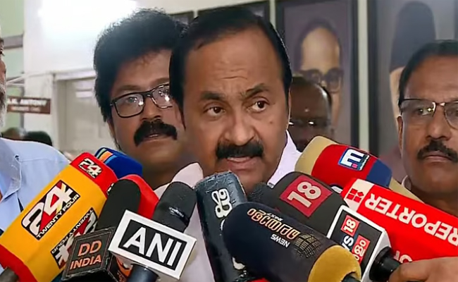 ശബരിമല സ്വര്‍ണക്കൊള്ള: മുഖ്യമന്ത്രിയുടെ ഓഫീസ് വഴി മുതിര്‍ന്ന ഐപിഎസ് ഉദ്യോഗസ്ഥര്‍ സമ്മര്‍ദ്ദം ചെലുത്തി, പിന്മാറിയില്ലെങ്കില്‍ പേര് വെളിപ്പെടുത്തും