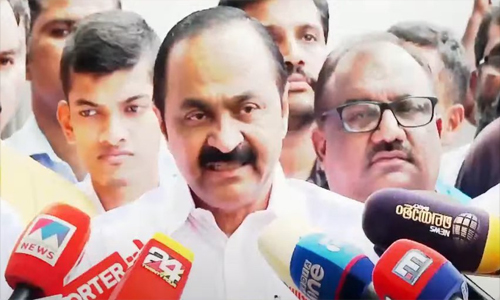 മുഖ്യമന്ത്രിയുടെ അടുത്ത് നിന്ന് ആര്‍ക്കെങ്കിലും ഫോട്ടോ എടുക്കാന്‍ പറ്റുമോ? സോണിയയുടെ അടുത്ത് നിന്ന് ഫോട്ടോ എടുത്താല്‍ എന്താണ് കുഴപ്പം?’