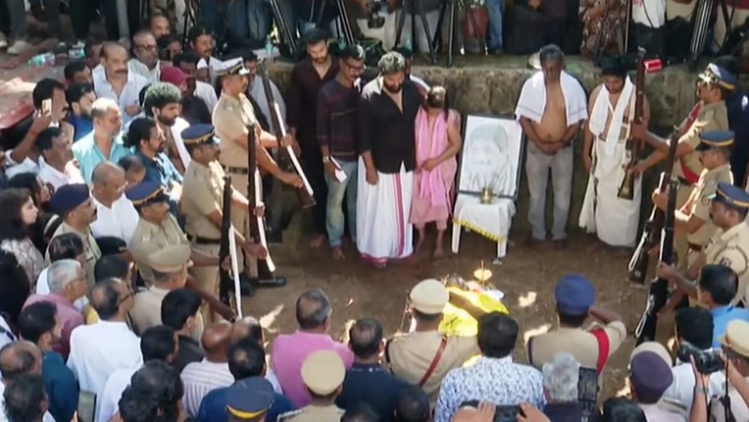 എന്നും എല്ലാവര്‍ക്കും നന്മകള്‍ മാത്രം നേരുന്നു’; പേനയും പേപ്പറും നെഞ്ചോട് ചേർന്നു; ശ്രീനി മടങ്ങി