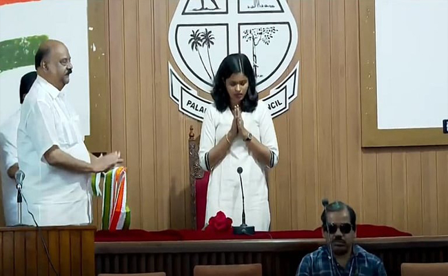 പാലായില്‍ 21കാരി ദിയ നഗരസഭ അധ്യക്ഷ; 14 കൗണ്‍സിലര്‍മാരുടെ പിന്തുണ