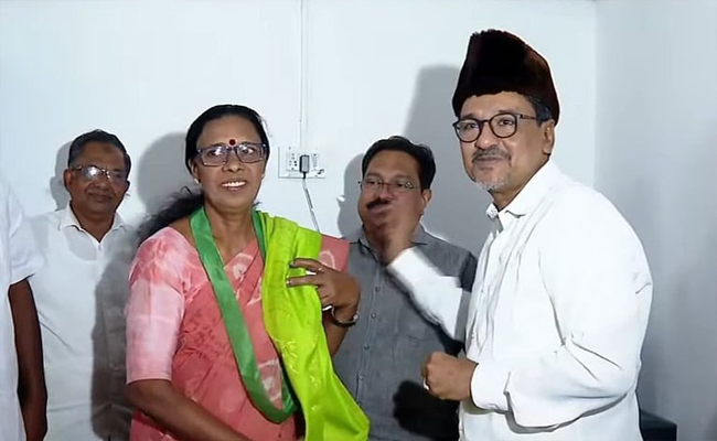 സിപിഎം നേതാവ് മുസ്ലീം ലീഗില്‍; അംഗത്വം നല്‍കി പാണക്കാട് സാദിഖലി ശിഹാബ് തങ്ങള്‍