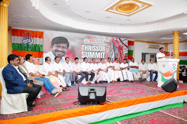 രാഷ്ട്രിയ ചൂട് പകര്‍ന്ന് ഒ ജെ ജനീഷ്, കൊടും തണുപ്പിന് സംഗീത തീ പകര്‍ന്ന്  ജാസിം ജമാല്‍, ജനസാഗരത്തില്‍ ആവേശമായി ഒഐസിസി തൃശൂർ ജില്ലാ വാർഷികാഘോഷം