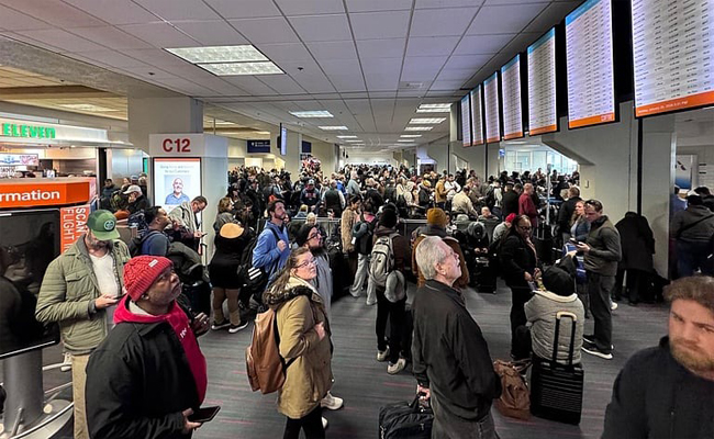 കനത്ത ഹിമക്കാറ്റ്: യുഎസില്‍ 5,220 വിമാന സര്‍വീസുകള്‍ റദ്ദാക്കി, 6,500 സര്‍വീസുകള്‍ വൈകുന്നു