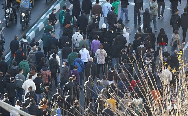 ഇറാനിൽ പ്രക്ഷോഭം ആളിക്കത്തുന്നു: സമരം രാജ്യത്തെ 46 നഗരങ്ങളിലേക്ക് വ്യാപിച്ചു; മരണം പത്ത് ആയി; ലോകം ആശങ്കയിൽ