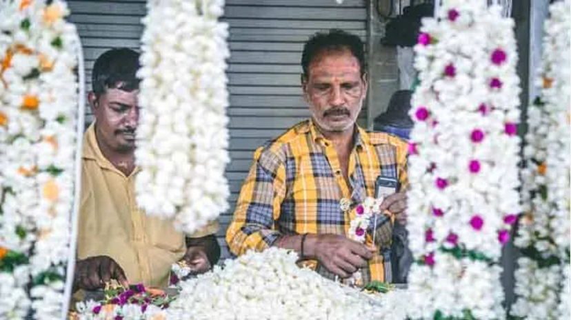 മുല്ലപ്പൂ തൊട്ടാൽ കൈപൊള്ളും, ഗുരുവായൂരിൽ ഒരു മുഴത്തിന് 150 രൂപ വരെ, വിവാഹസംഘങ്ങൾക്ക് തിരിച്ചടി