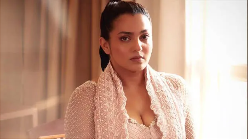 മര്യാദയ്ക്ക് നിന്നില്ലെങ്കിൽ നീ അവളുടെ കൈയിൽ നിന്ന് അടി മേടിക്കും”,​ പാർവതിയുടെ പരാതി കേട്ട സംവിധായകൻ ചെയ്തത്