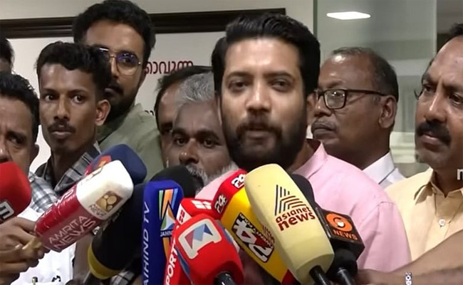 എന്റെ പേര് ആരെങ്കിലും പറഞ്ഞിട്ടുണ്ടോ?’; വടകരയിലെ ഫ്‌ലാറ്റ് വിവാദത്തില്‍ പ്രതികരണവുമായി ഷാഫി പറമ്പില്‍