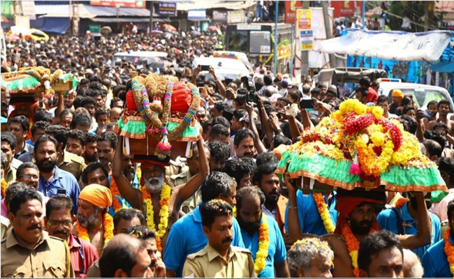 തിരുവാഭരണ ഘോഷയാത്ര ഇന്ന്; ഭക്തിസാന്ദ്രമായി ശബരിമല; മകരവിളക്ക് 14ന്