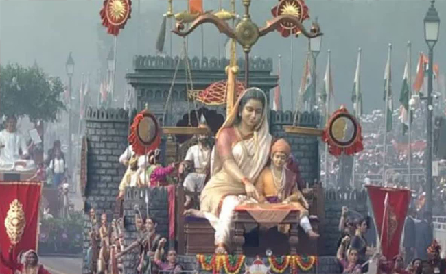 വാട്ടര്‍ മെട്രോയും ഡിജിറ്റല്‍ സാക്ഷരതയും’, റിപ്പബ്ലിക് ദിന പരേഡിൽ കേരളത്തിൻ്റെ ടാബ്ലോയ്ക്ക് മൂന്നാം സ്ഥാനം; നേട്ടം 12വർഷങ്ങൾക്ക് ശേഷം