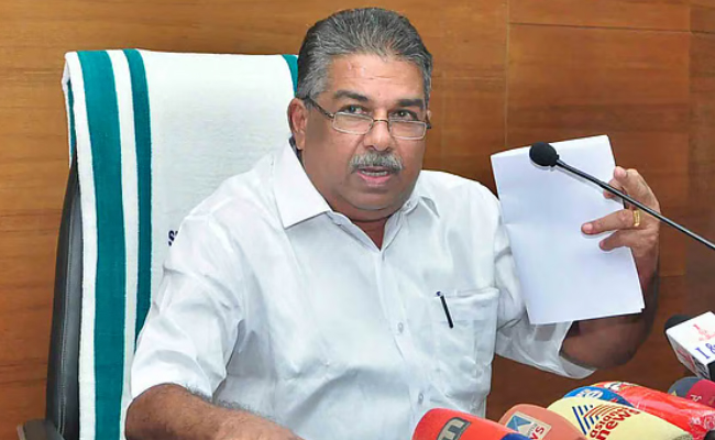 വര്‍ഗീയതയുടെ ചേരിയില്‍ നിര്‍ത്തി ചോദ്യം ചെയ്യുന്നത് സഹിക്കാനാവുന്നില്ല; വിവാദ പ്രസ്താവനയില്‍ ഖേദം പ്രകടിപ്പിച്ച് സജി ചെറിയാന്‍