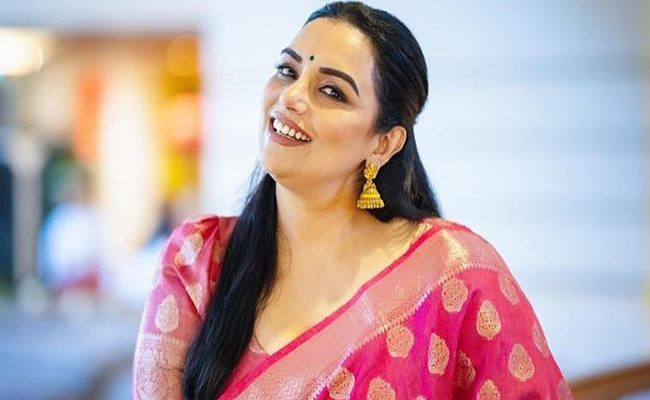 മെമ്മറി കാര്‍ഡില്‍ കുക്കു പരമേശ്വരന് ‘അമ്മ’യുടെ ക്ലീന്‍ ചിറ്റ്; പരാതിയുള്ളവര്‍ക്ക് നിയമപരമായി മുന്നോട്ടുപോകാം; ശ്വേത മേനോന്‍