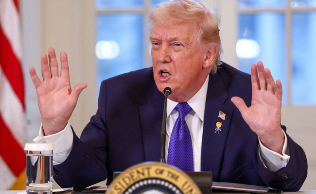 ചൈനയുമായി വ്യാപാര കരാറില്‍ ഏര്‍പ്പെട്ടാല്‍ 100 ശതമാനം താരീഫ്; കാനഡയ്‌ക്കെതിരെ കടുത്ത തീരുമാനവുമായി ഡൊണാള്‍ഡ് ട്രംപ്