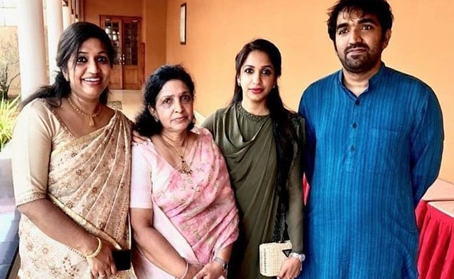 ഉമ്മന്‍ചാണ്ടി കുടുംബത്തില്‍ നിന്ന് ഒരു സ്ഥാനാര്‍ഥിയേ ഉണ്ടാകൂ, അപ്പ ഉള്ളപ്പോഴുള്ള തീരുമാനമാണത്’