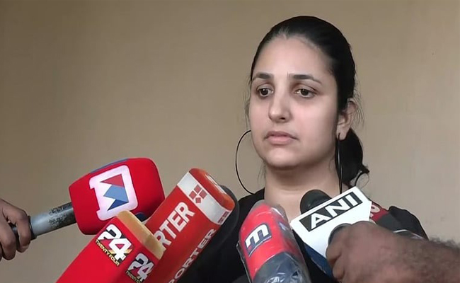 രാഹുലിന്റെ പീഡനത്തിനിരയായ അതിജീവിതമാര്‍ ഇനിയുമുണ്ട്’; റിനിയെ ചോദ്യം ചെയ്യണം, മുഖ്യമന്ത്രിക്ക് പരാതി