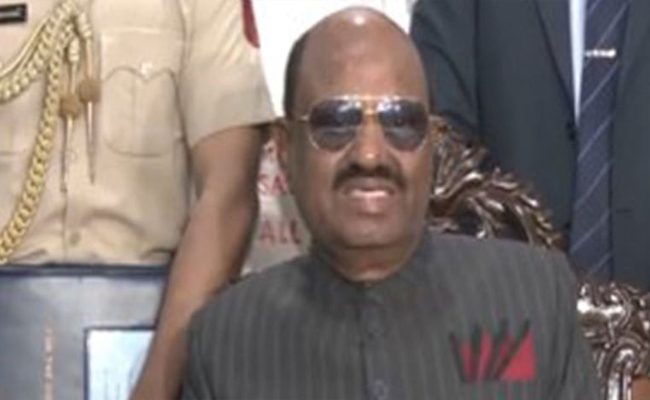 ഗേറ്റ് കീപ്പര്‍മാരെ കാണാനല്ല പെരുന്നയില്‍ വരുന്നത്; മന്നത്ത് ആചാര്യന്റെ സമാധിയില്‍ പുഷ്പാര്‍ച്ചന നടത്താന്‍ അനുവദിച്ചില്ല; എന്‍എസ്എസിനെതിരെ ബംഗാള്‍ ഗവര്‍ണര്‍