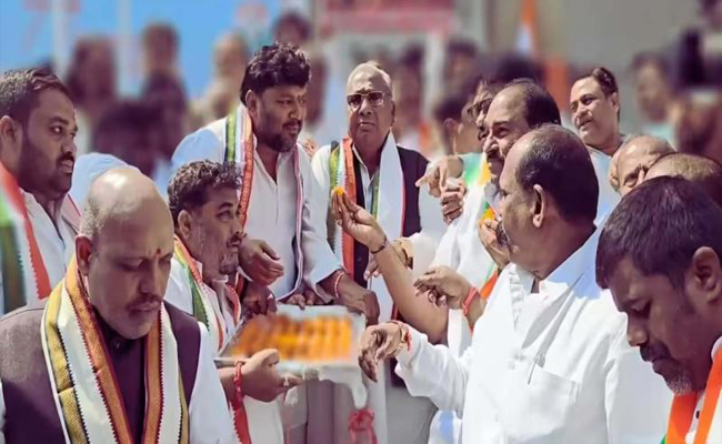 ബാലറ്റ് പേപ്പറിലും കോൺഗ്രസ് കരുത്ത്; അഞ്ച് കോർപറേഷനുകളും 84 മുനിസിപ്പാലിറ്റികളും തൂത്തുവാരി.