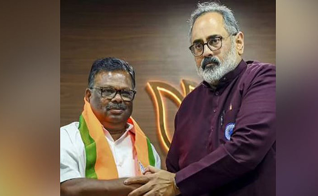 രാജേന്ദ്രന്റെ വരവ് വിനയായി; ബിജെപിയിൽ നിന്ന് ആയിരത്തോളം പേർ പുറത്തേക്ക്? നേതൃത്വത്തിനെതിരെ ശബ്ദസന്ദേശം” ഇടുക്കി ബിജെപിയിൽ ‘പൊട്ടിത്തെറി’; മറയൂർ പഞ്ചായത്ത് പ്രസിഡന്റ് രാജിവെച്ചു