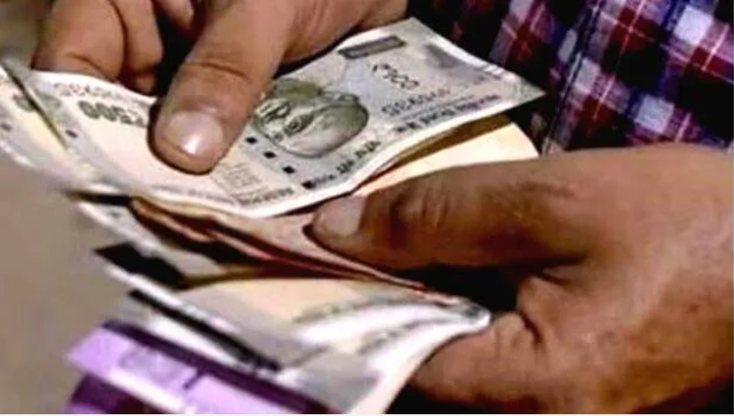 ഫെബ്രുവരി 25 മുതൽ 62 ലക്ഷത്തോളം പേർക്ക് 2000 രൂപ വീതം,​ 1050 കോടി രൂപ അനുവദിച്ചു