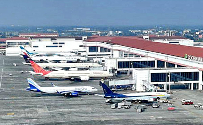 കൊച്ചിയിൽ നിന്നുള്ള സർവീസുകൾ മുടങ്ങി, യാത്രാദൈർഘ്യവും നിരക്കും കുതിച്ചുയരുന്നു;  വിമാനത്താവളത്തിലേക്ക് പുറപ്പെടുന്നതിന് മുൻപായി യാത്രക്കാർ അതത് എയർലൈനുമായി ബന്ധപെടണം; എയർ ഇന്ത്യ എക്സ്പ്രസ് സർവീസുകൾ റദ്ദാക്കി, ഗൾഫ് രാജ്യങ്ങളിലെ ഇന്ത്യൻ എംബസികൾ 24 മണിക്കൂറും പ്രവർത്തിക്കുന്ന കൺട്രോൾ റൂമുകൾ സജ്ജമാക്കി.