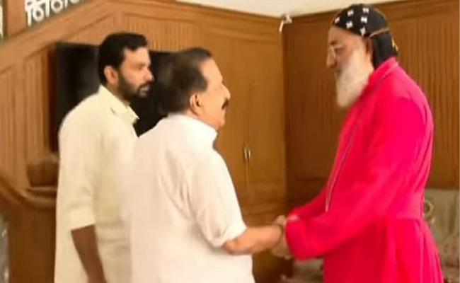 മധ്യതിരുവിതാംകൂറിൽ യുഡിഎഫ് തരംഗമുണ്ടാകും’; സഭാ ആസ്ഥാനം സന്ദർശിച്ച് രമേശ് ചെന്നിത്തല.