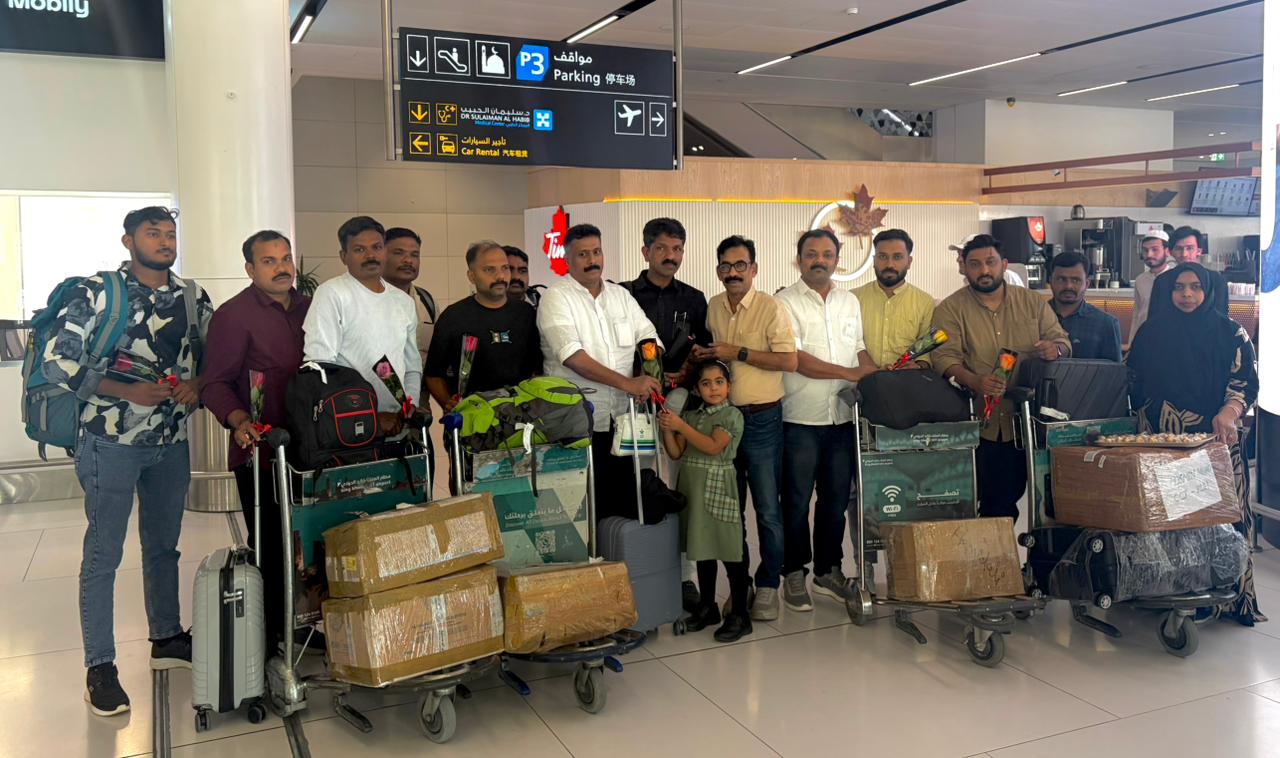 കാത്തിരിപ്പിനൊടുവിൽ പറന്നിറങ്ങി സൗദി എയർലൈൻ :സ്വീകരണമൊരുക്കി ഒ ഐ സി സി മലപ്പുറം ജില്ല കമ്മിറ്റി.