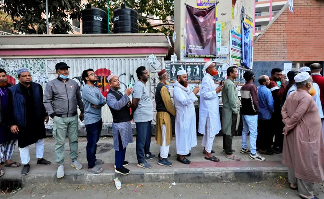 ബംഗ്ലാദേശ്‌ വിധിയെഴുതുന്നു; ഷെയ്‌ഖ് ഹസീനയുടെ പതനത്തിന് ശേഷമുള്ള ആദ്യ തെരഞ്ഞെടുപ്പ്, ഫലം നാളെ
