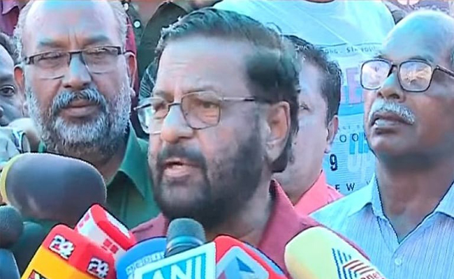 കുട്ടിക്ക് മൊമെന്റോ കൊടുക്കുന്നത് വലിയ സംഭവമാണോ?; പോറ്റി യഥാര്‍ഥ ഭക്തനെന്ന് കരുതി’