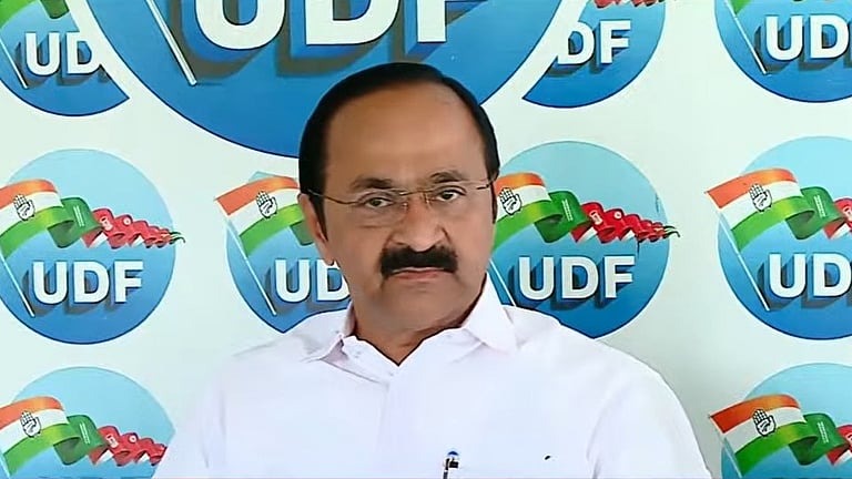 സംസ്ഥാനത്ത് രാഷ്ട്രീയ പോര് മുറുകുന്നു: പ്രതിപക്ഷ നേതാവിന്റെ  പുതുയുഗയാത്ര യ്ക്ക് പോലീസ് വലയം. യാത്ര ആലപ്പുഴയില്‍