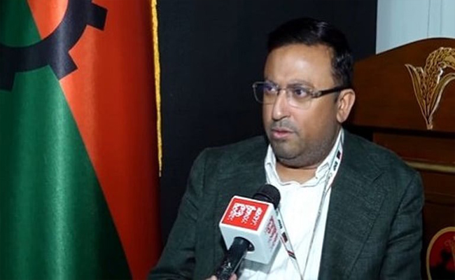 ഷെയ്ഖ് ഹസീന ഇനി ഘടകമല്ല; ഇന്ത്യ യാഥാർത്ഥ്യം തിരിച്ചറിയണം; ഹസീനയെ ‘ഭീകരവാദി’ എന്ന് വിശേഷിപ്പിച്ച് താരിഖ് റഹ്മാന്റെ ഉപദേഷ്ടാവായ ഹുമയൂണ്‍ കബീര്‍; ഇന്ത്യയുമായുള്ള ബന്ധം പുനഃസ്ഥാപിക്കാൻ ബി.എൻ.പി.