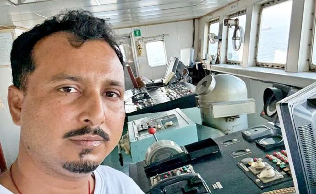 ഒമാൻ തീരത്തെ കപ്പല്‍ ആക്രമണത്തില്‍ ഇന്ത്യൻ നേവി ക്യാപ്റ്റൻ കൊല്ലപ്പെട്ടു, ജോലിയില്‍ ചേര്‍ന്നത് വെറും മൂന്ന് മാസം മുമ്പ്