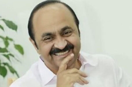 പറവൂരിൽ സതീശന്റെ വീട്ടുപടിക്കൽ സുധാകരനായി പോസ്റ്ററുകൾ; പിന്നിൽ സിപിഎമ്മെന്ന് പ്രതിപക്ഷ നേതാവ്. കോൺഗ്രസിനുള്ളിൽ തർക്കം തെരുവിലേക്ക്.”