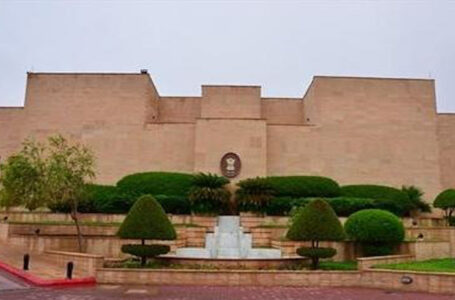 മേഖലയിലെ സാഹചര്യം: സൗദിയിലെ ഇന്ത്യൻ പൗരന്മാർ ജാഗ്രത പാലിക്കണമെന്ന് എംബസി.