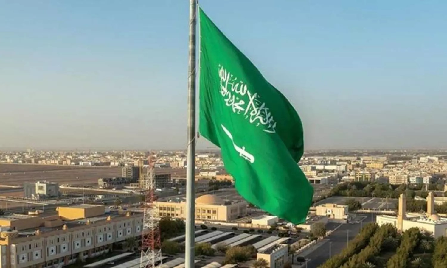 ആക്രമണ നീക്കങ്ങളെ തകർത്തെറിഞ്ഞ് സൗദി പ്രതിരോധ സേന; എംബസി മേഖല ലക്ഷ്യമിട്ടെത്തിയ ഡ്രോണുകൾ വെടിവെച്ചിട്ടു. സുരക്ഷാ കവചം ശക്തം!”