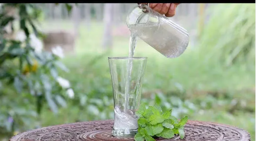 പാടുകൾ മാറ്റി മുഖകാന്തി കൂട്ടുന്ന മാജിക് വാട്ടർ; വീട്ടിൽത്തന്നെ തയ്യാറാക്കാം