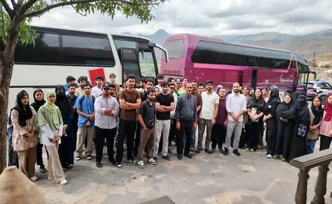 വിദ്യാര്‍ഥികള്‍ ഉള്‍പ്പെടെ ഇറാനില്‍ കുടുങ്ങിക്കിടക്കുന്നത് 9,000 ഇന്ത്യക്കാര്‍; തുർക്ക്മെനിസ്ഥാനും അർമേനിയയും വഴി ഇന്ത്യക്കാരെ നാട്ടിലെത്തിക്കും; ഒഴിപ്പിക്കാൻ കേന്ദ്രം