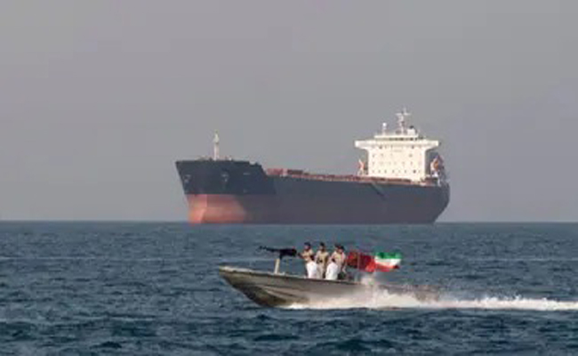 ഹോർമുസ് കടലിടുക്ക് അടച്ചു: 10,000 കോടിയുടെ ഉത്പന്നങ്ങളുമായി 27 ഇന്ത്യൻ കപ്പലുകൾ നടുക്കടലിൽ