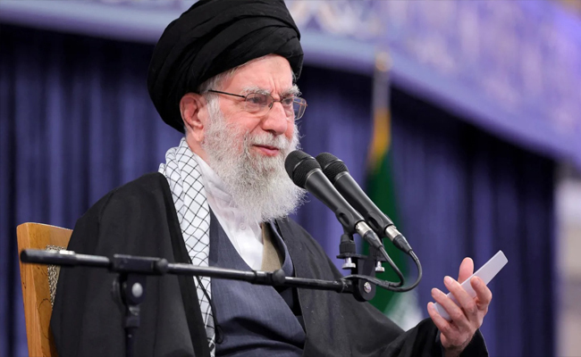 അയത്തൊള്ള അലി ഖമേനി; ഇറാന്‍റെ ചെറുത്ത് നില്‍പ്പ് പരുവപ്പെടുത്തിയ നേതാവ്; പിൻഗാമി ആര്.