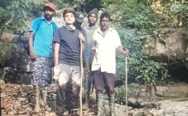 ‘ആനപ്പിണ്ടത്തിന്റെ മണം കിട്ടി, വഴി മാറ്റി സഞ്ചരിച്ചു’; കനത്ത മഴയെയും തണുപ്പിനേയും അതിജീവിച്ച് കൊടുംവനത്തില്‍ സധൈര്യം ശരണ്യ