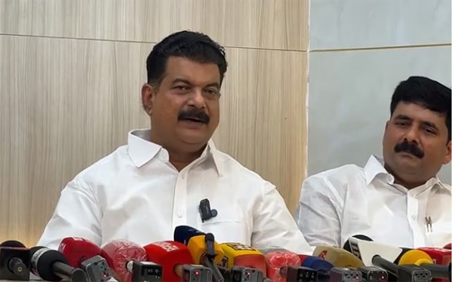 പിണറായി അറിയപ്പെടുക ഒറ്റുകാരനായി, റിയാസിനെ ഞാന്‍ ബേപ്പൂരില്‍ തളച്ചിട്ടു; പിവി അന്‍വര്‍