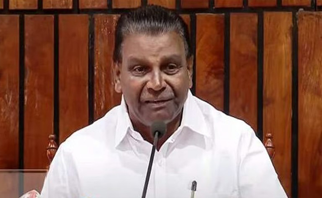 ‘കുടുംബനാഥനെപ്പോലയാണ്’; രണ്ട് മക്കളേയും നിയമസഭയില്‍ യോജിപ്പിച്ച് കൊണ്ടുപോകുമെന്ന് തിരുവഞ്ചൂര്‍ രാധാകൃഷ്ണന്‍