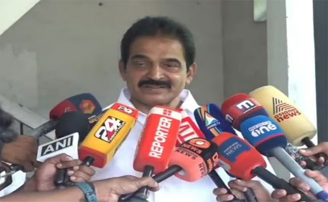 ബലാബലത്തില്‍നിന്നു കെസി പുറത്ത്?, ഡല്‍ഹിയില്‍ തുടരാന്‍ ഹൈക്കമാന്‍ഡ്, പാര്‍ലമെന്‍ററി പദവിയില്‍ പുനര്‍ നിയമനം