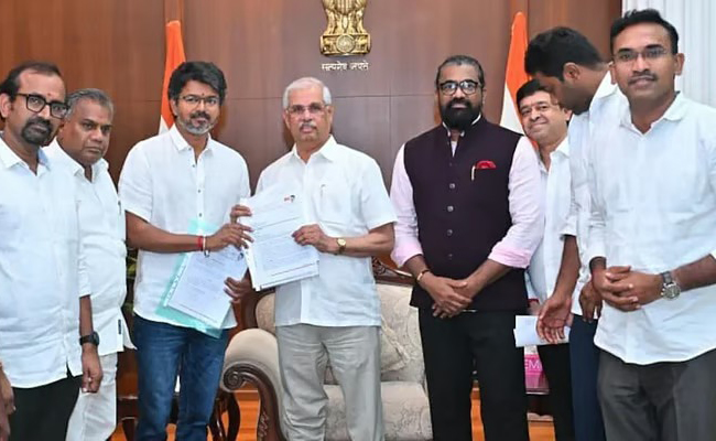 തമിഴ്‌നാട്ടില്‍ വീണ്ടും സസ്‌പെന്‍സ്; വിജയ്‌യുടെ സത്യപ്രതിജ്ഞയില്‍ അനിശ്ചിതത്വം