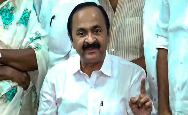 പൊതുജനങ്ങളെ വഴിയിൽ തടയരുത്, അനാവശ്യ സുരക്ഷ വേണ്ട; ഡിജിപിക്ക് കർശന നിർദ്ദേശം നൽകി വി ഡി സതീശൻ
