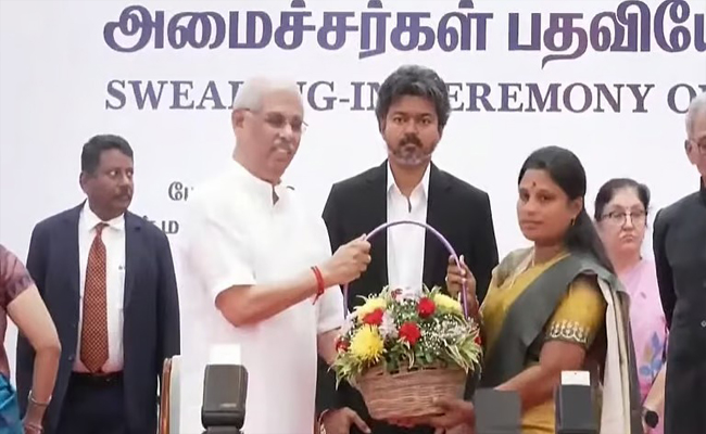 നീണ്ട 59 വർഷങ്ങൾക്ക് ശേഷം കോൺഗ്രസ് തമിഴ്‌നാട് ഭരണത്തിലേക്ക്; തമിഴകത്ത് വിജയ് മന്ത്രിസഭ വിപുലീകരിച്ചു
